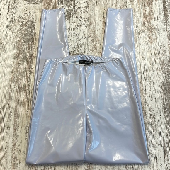 PrettyLittleThing NWT Light Baby Bluish Gray Highwaisted Vinyl Leggings - Picture 3 of 9